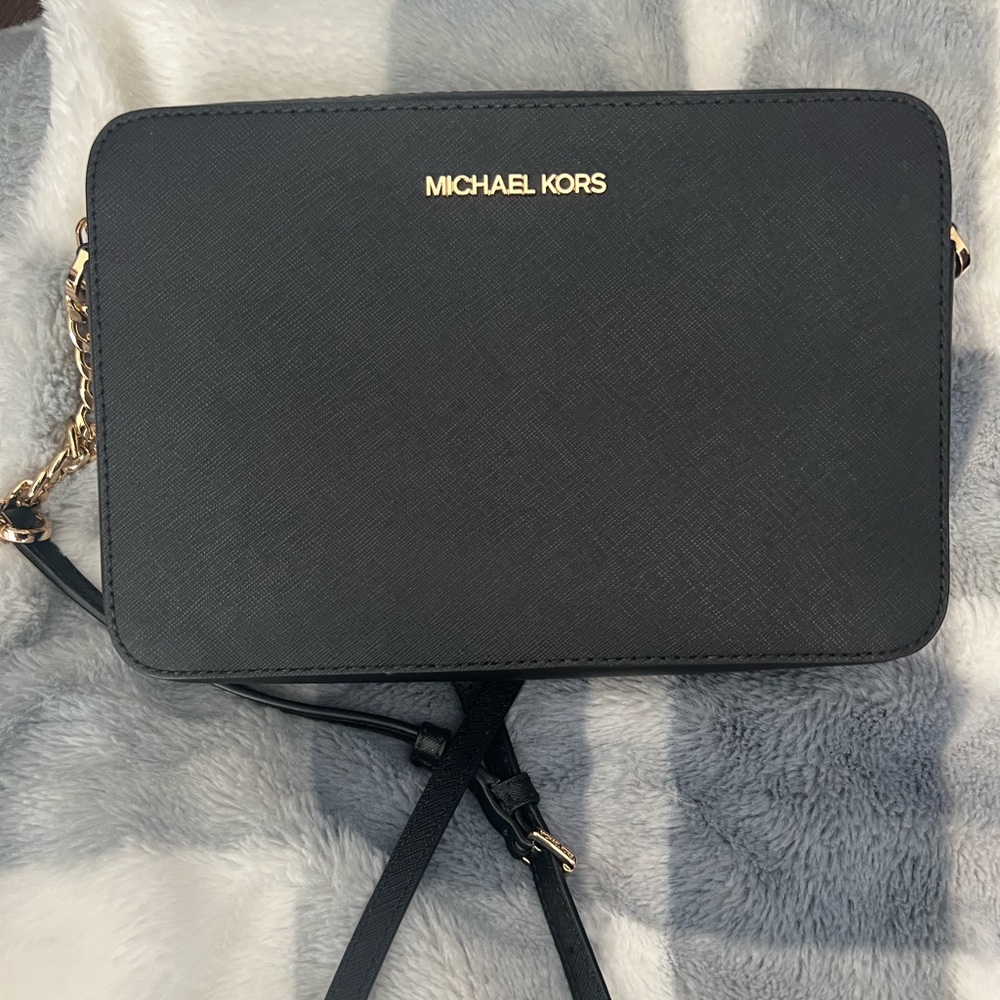 Michael Kors Jet Set Crossbody Camera Bag